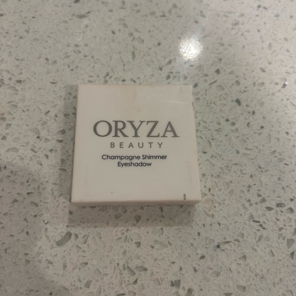 Gorgeous eyeshadow palette! - Picture 1 of 3